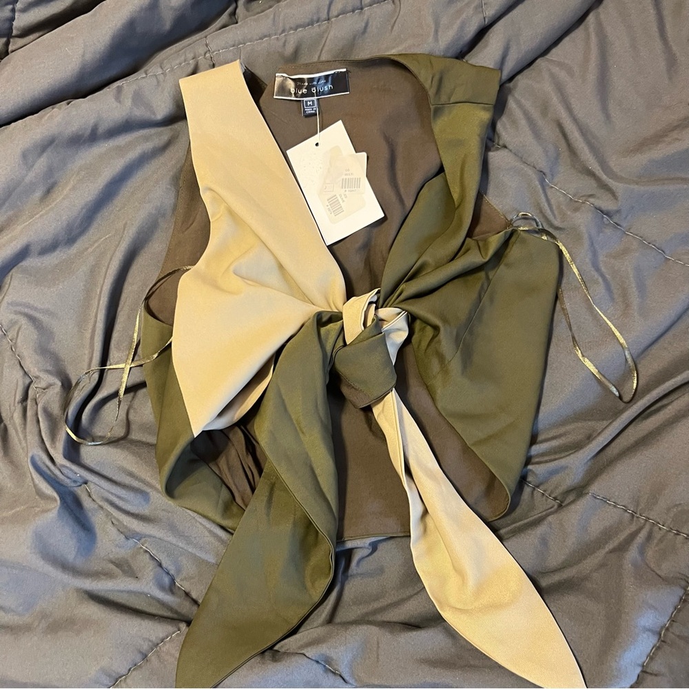 Two-Tone Green Tie Shirt